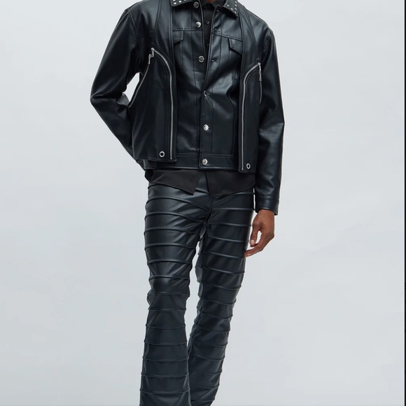 Men's Sleek Black Zip Vest - Picture 6 of 6